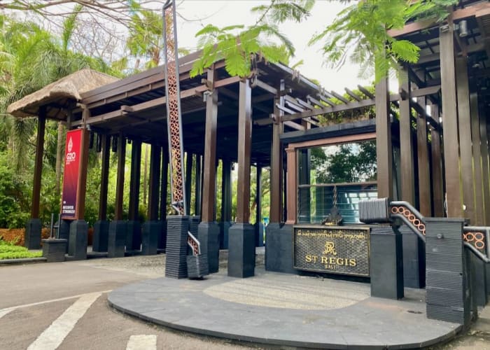 St Regis Nusa Dua Bali resort lobby and grand entrance for destination wedding — Panigrahana