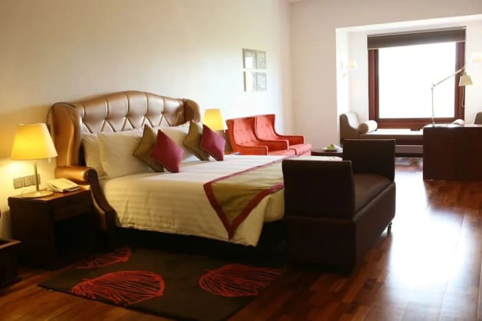 Raviz Kadavu Calicut beachfront wedding venue with sunset view over Chaliyar River — Panigrahana