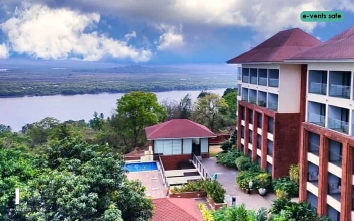 DoubleTree by Hilton Goa Panaji pool and garden decorated for wedding events — Panigrahana