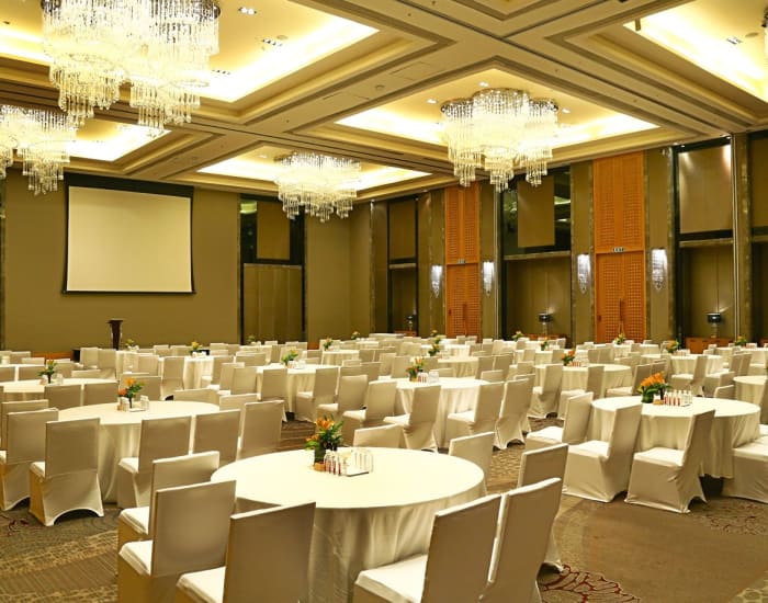 Bengaluru Marriott Hotel Whitefield pillarless grand ballroom set for large Indian wedding reception — Panigrahana