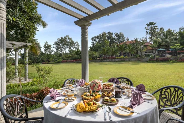 Big Banyan Vineyard Resort Bangalore grand outdoor wedding with 5000 guests on central lawn — Panigrahana