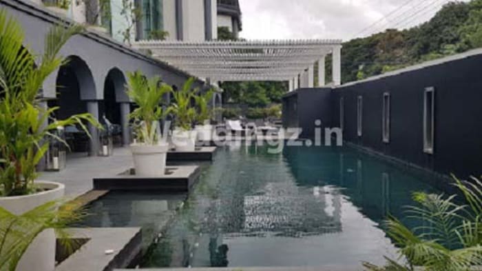 Radisson Blu Atria Bangalore 4-star wedding hotel near Cubbon Park with elegant decor — Panigrahana