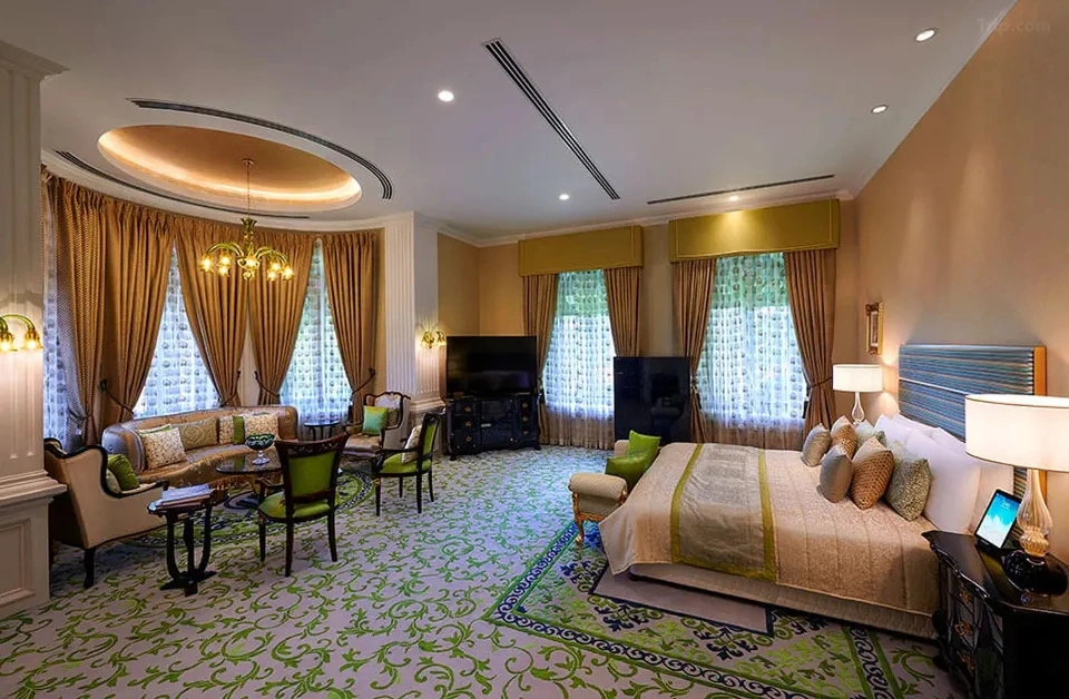 Kerala destination wedding with tropical floral decor