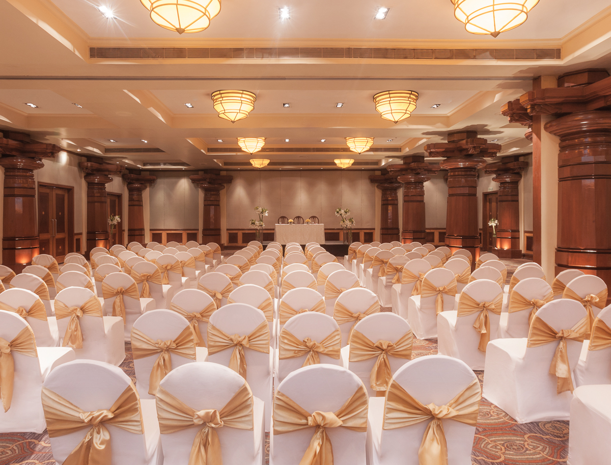 Vivanta Bengaluru Residency Road hotel wedding ceremony in Gardenside outdoor lawn — Panigrahana