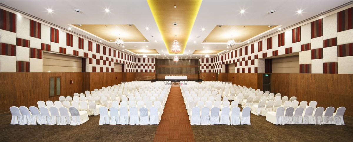 Clarks Exotica Resort Bangalore Galaxy Hall elegant banquet wedding setup for 3500 guests — Panigrahana