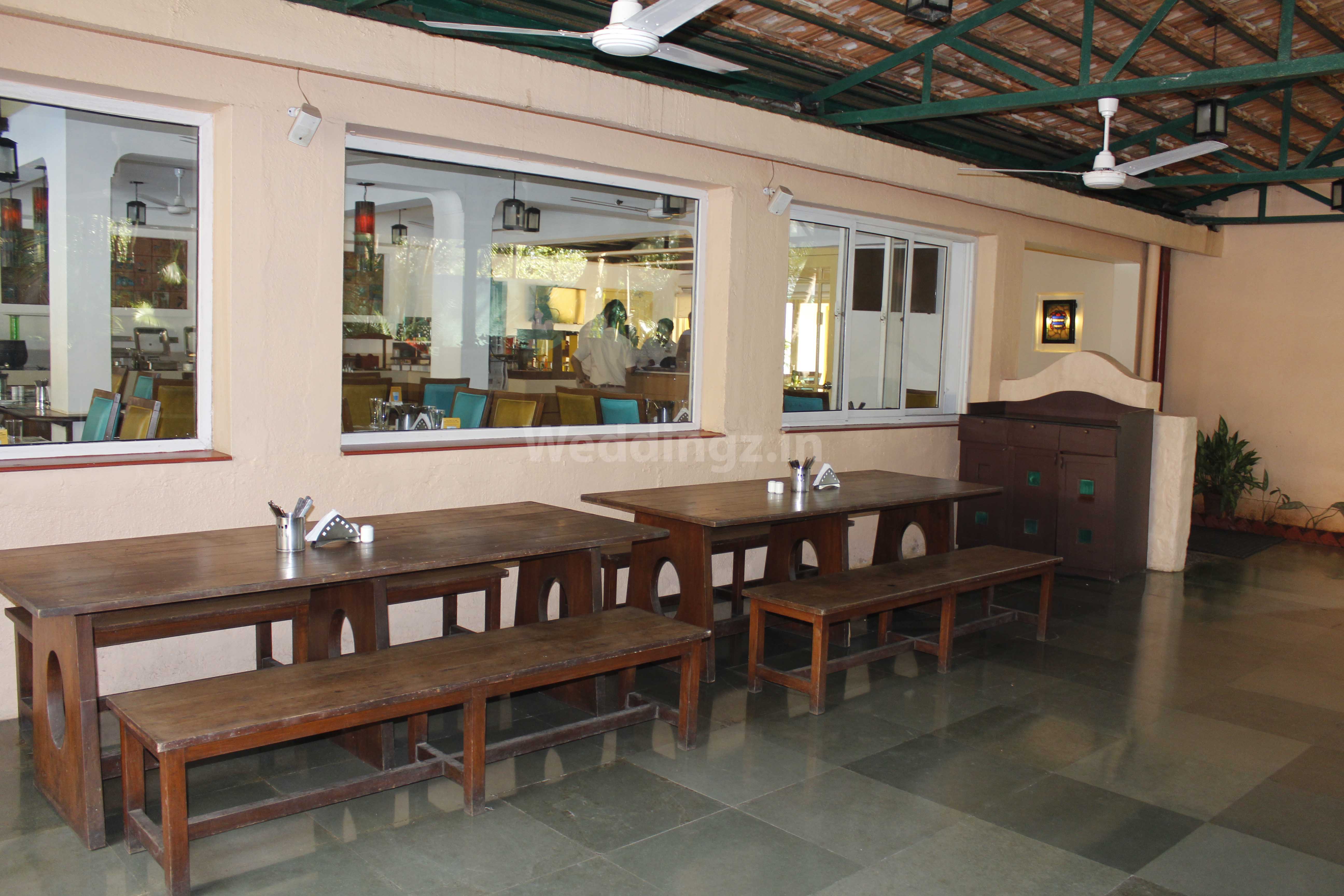 Lemon Tree Amarante Beach Resort Goa restaurant wedding dinner with beachside ambience — Panigrahana