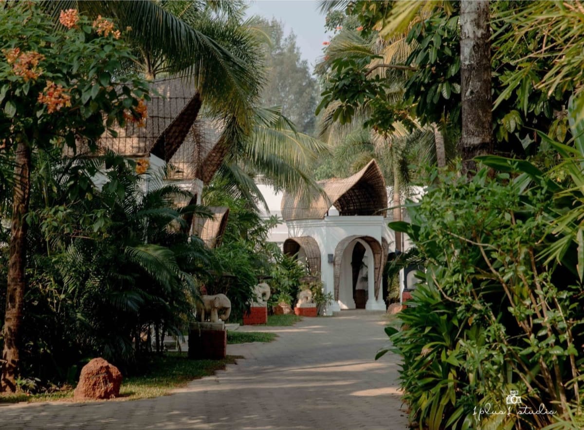 Outdoor wedding lawns overlooking Bekal Fort and the sea at Taj Bekal Resort & Spa, Kasaragod Kerala — Panigrahana