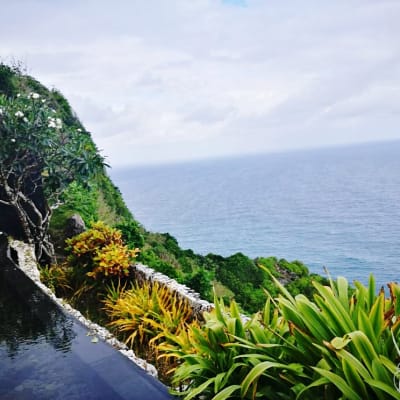 Clifftop wedding at BVLGARI Bali