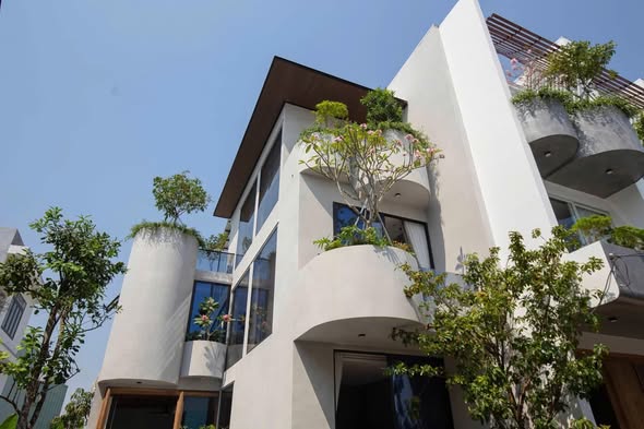 Luxury Villa with Private Pool and Garden Rental — photo 4