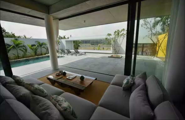 Luxury Riverside Villa with Stunning Views and Pool — photo 4