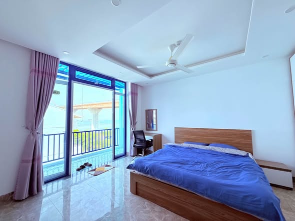 Modern Studio with Balcony in Le Van Duyet Area — photo 3