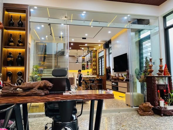 Spacious 3-Story Mini Villa with Large Garden — photo 3