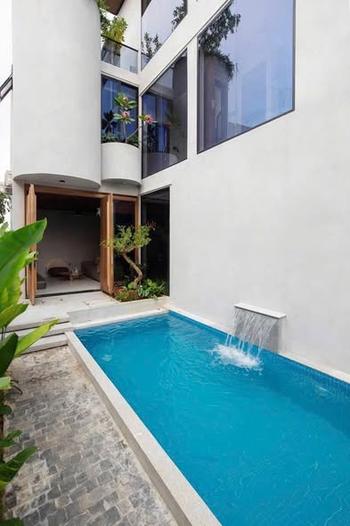 Luxury Villa with Private Pool and Garden — photo 2