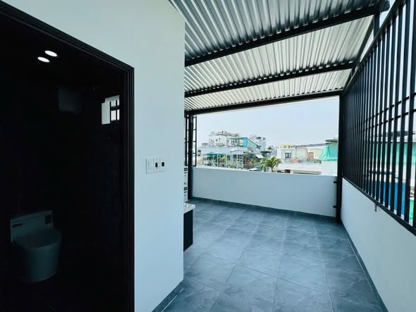 Modern 3-Story House in Prime Central Location — photo 2