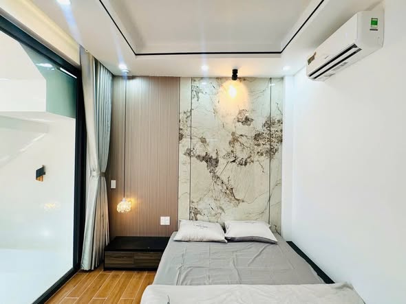 Modern 3-Story House in Prime Central Location — photo 4