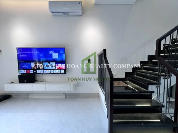 Modern Two-Story House Near My Khe Beach — photo 3