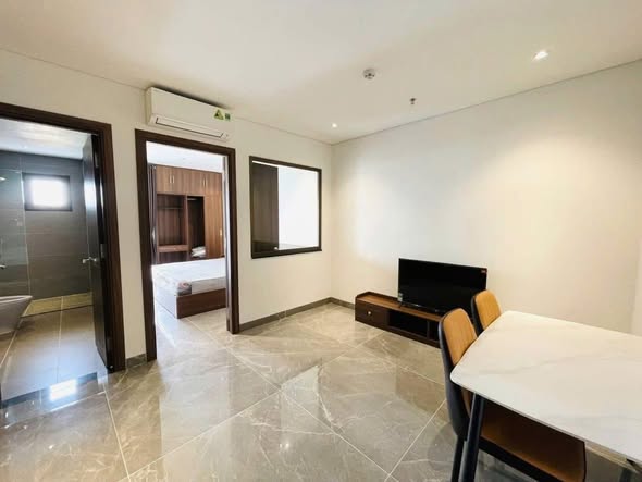 Modern 1-Bedroom Apartment in Da Nang City Center — photo 2