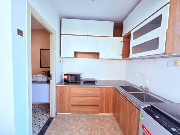 Modern Studio with Two Balconies and Bridge View — photo 2