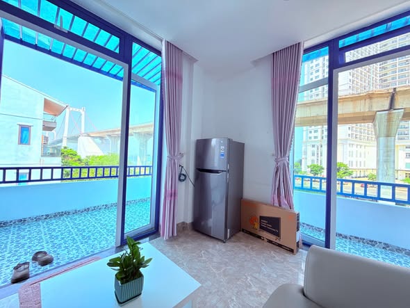 Modern Studio with Two Balconies and Bridge View — photo 5