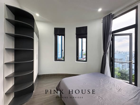 Spacious Beachfront Two-Bedroom Apartment with Balcony — photo 3