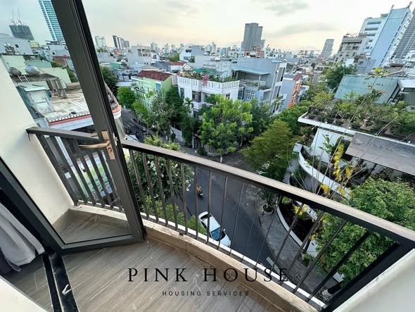 Spacious Beachfront Two-Bedroom Apartment with Balcony — photo 4