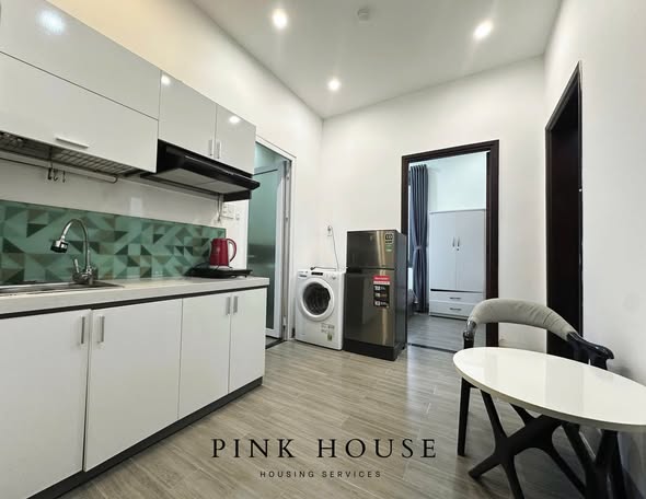 Spacious Beachfront Two-Bedroom Apartment with Balcony — photo 5