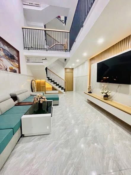 Spacious 4-Story House in Tran Cao Van Alley — photo 3
