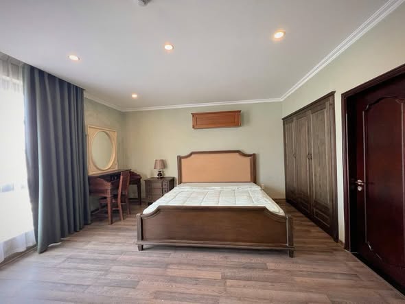 Fully Furnished Modern Apartment Ready for Immediate Move-In — photo 3