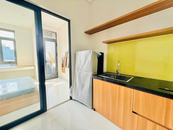 Modern Studio Apartment with Balcony in Da Nang — photo 2