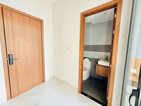 Modern 1-Bedroom Apartment in Peaceful Lien Chieu District — photo 4