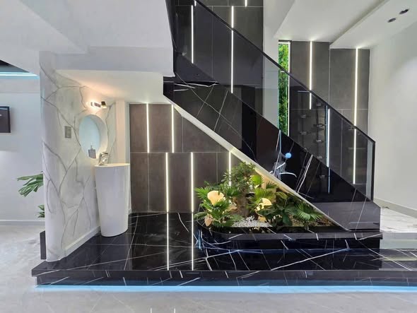 Spacious 4-Bedroom House in Central Da Nang Living — photo 4