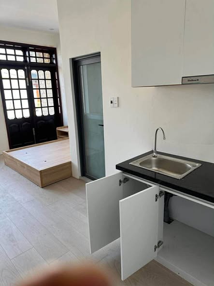 Modern 3-Storey Street Front Residential Building — photo 2