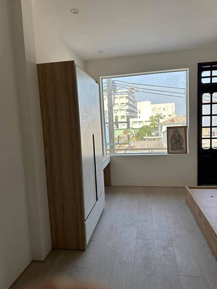 Modern 3-Storey Street Front Residential Building — photo 3