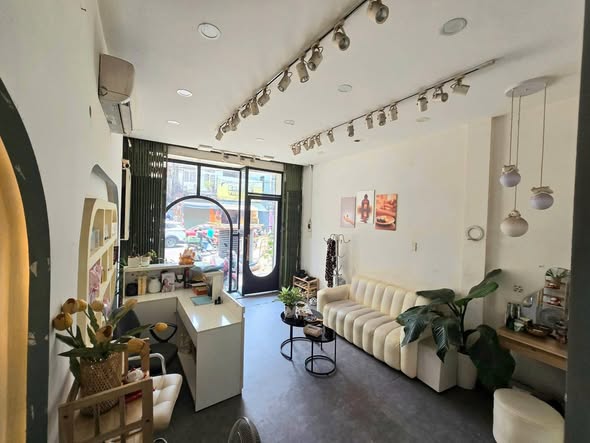 Spacious 3.5-Story Commercial House on Hoàng Diệu Street — photo 2