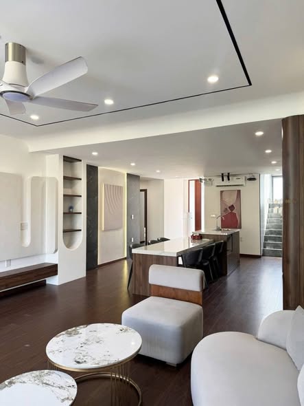 Modern Three-Story Street-Front Villa in Premium District — photo 3