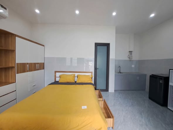 Modern Apartment with Balcony in Central Da Nang — photo 2