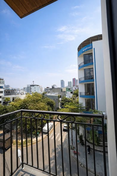 Brand New Luxury One-Bedroom Apartment in Tran Duc Thong — photo 5