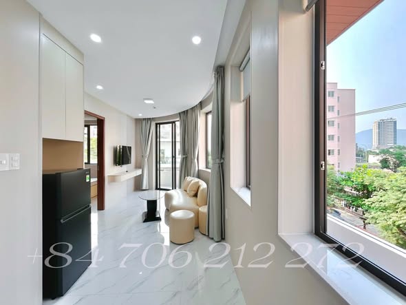 Luxury Mountain View Apartment with Spacious Balcony — photo 4