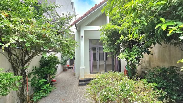 Spacious Garden House with Prime Street Frontage in Central Da Nang — photo 2