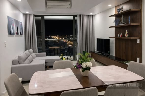 Modern 2BR Apartment with Stunning My Khe Beach View — photo 2