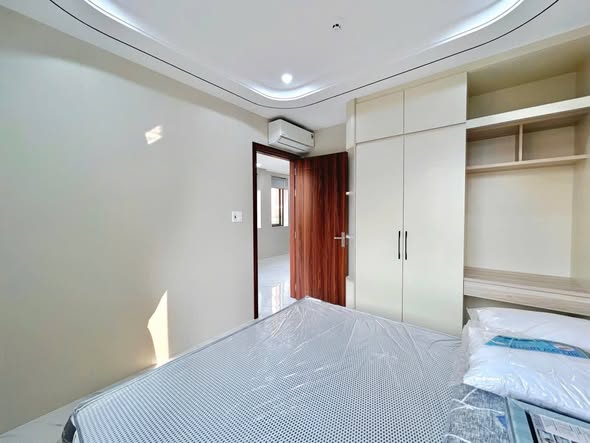 Stunning Mountain View Apartment with Large Balcony in Quiet Area — photo 2