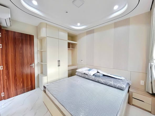 Stunning Mountain View Apartment with Large Balcony in Quiet Area — photo 3