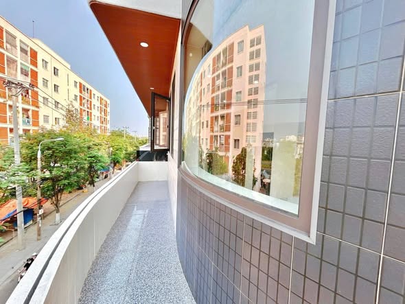 Stunning Mountain View Apartment with Large Balcony in Quiet Area — photo 5