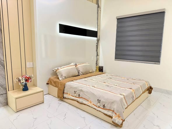 Luxurious 3-Story House Near Beach for Sale — photo 4