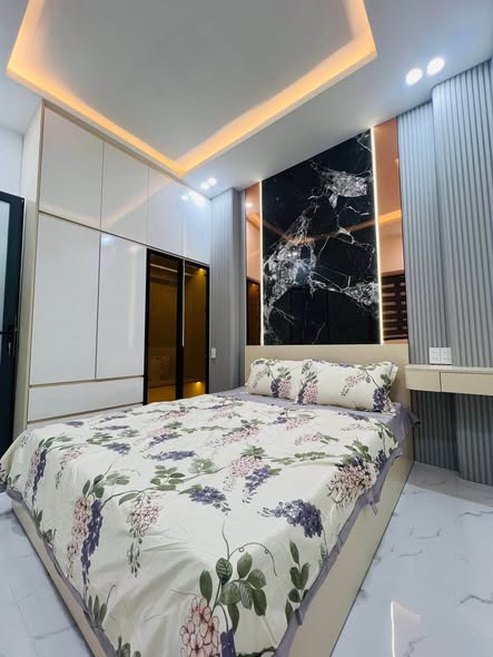 Luxurious 3-Story House Near Beach for Sale — photo 5