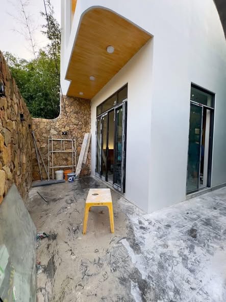 Spacious 3-Story House Near the Beach for Sale — photo 2