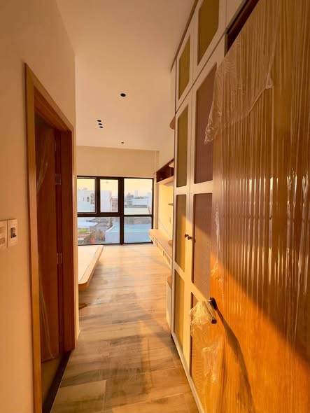 Spacious 3-Story House Near the Beach for Sale — photo 4