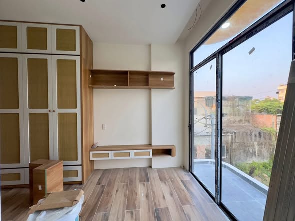 Spacious 3-Story House Near the Beach for Sale — photo 5