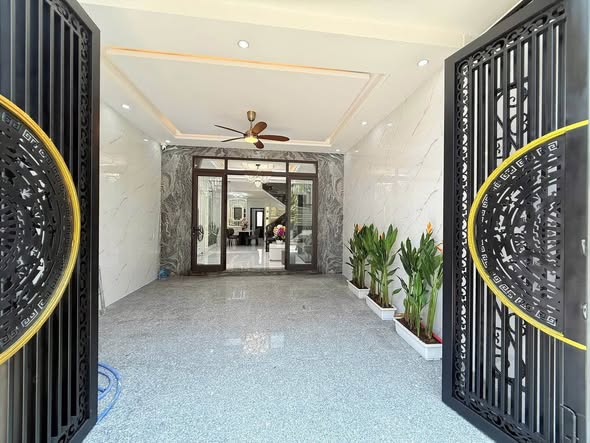 Elegant 4-Bedroom House in Lien Chieu for Sale — photo 2