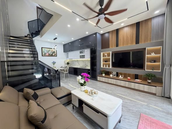 Spacious 3-Story House in Hoa Minh for Sale — photo 2